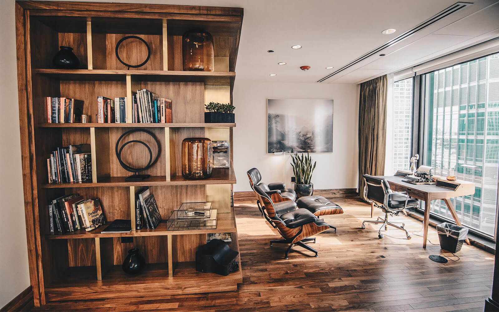 Magazijn en pallets met voedingsproducten van Etihad Food BV